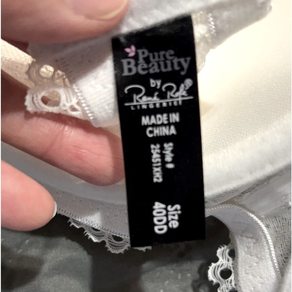 Rene Rofe Cream, lace pattern, padded bra with underwire. 40DD - Picture 3 of 3